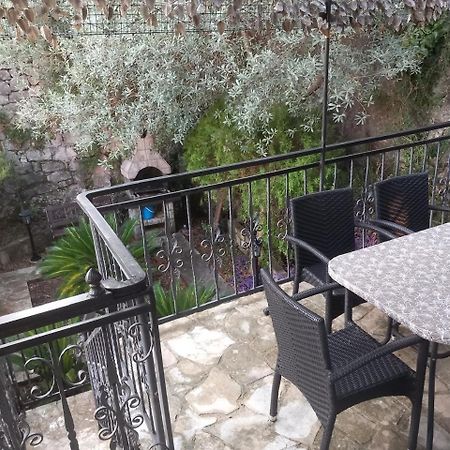 Holiday Home Stone House Perast Bagian luar foto