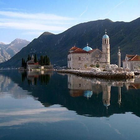 Holiday Home Stone House Perast Bagian luar foto