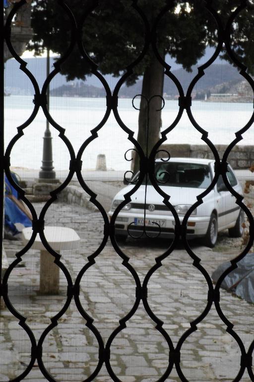 Holiday Home Stone House Perast Bagian luar foto